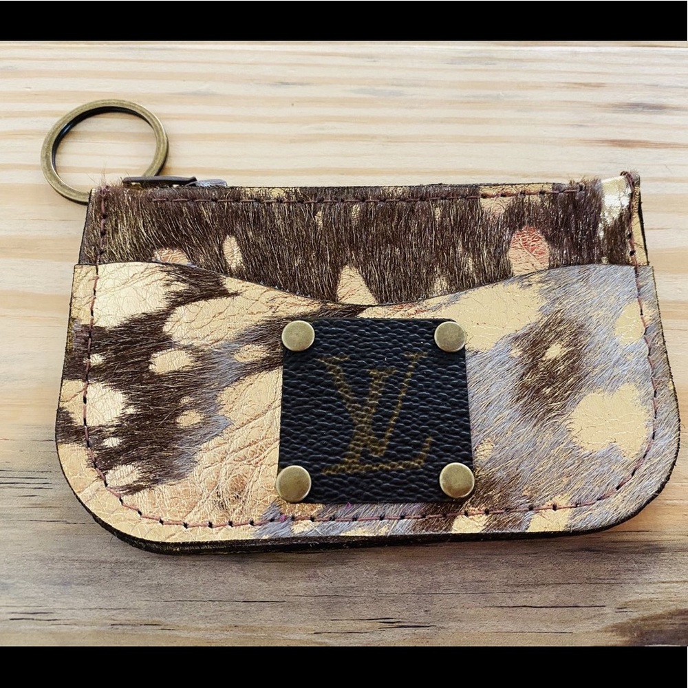 Cowhide keychain wallet